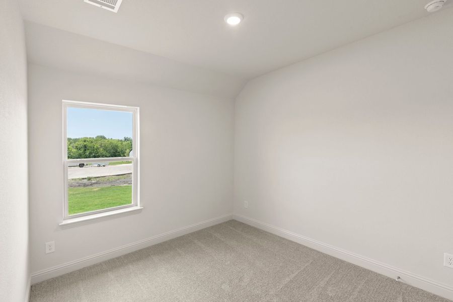 Spacious, unfurnished interior of a new home in Creekside, Royse City (Image 19).