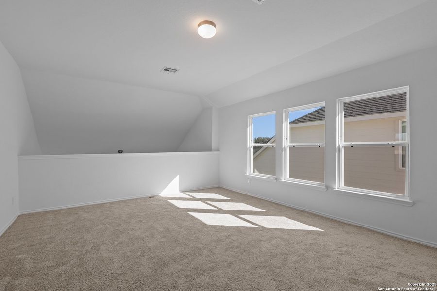 Spacious, unfurnished interior of a new home in Davis Ranch, San Antonio (Image 21).