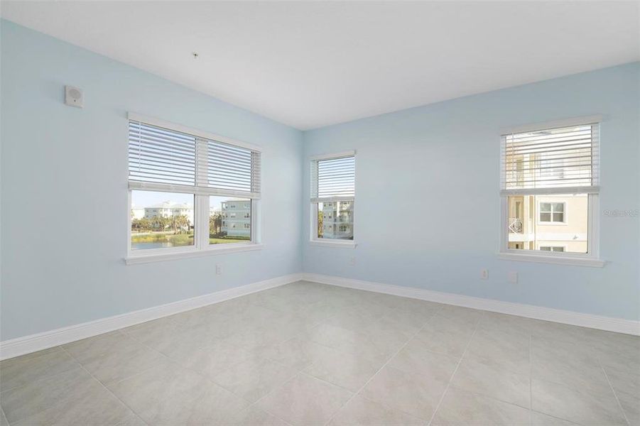 Spacious, unfurnished interior of a new home in , Bradenton (Image 29).