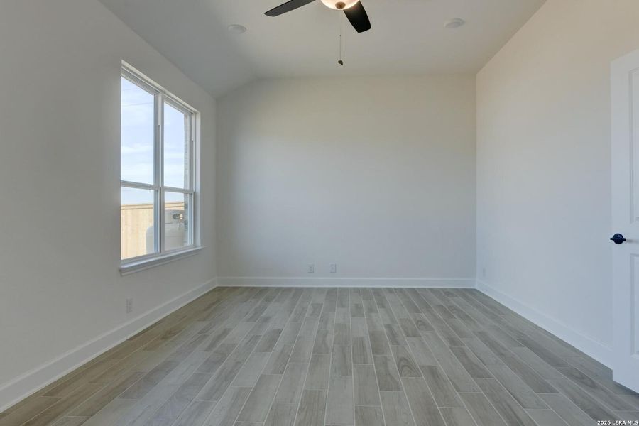 Spacious, unfurnished interior of a new home in Waldsanger, New Braunfels (Image 20).