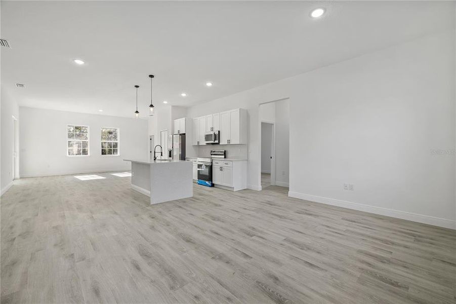 Spacious, unfurnished interior of a new home in , Ocala (Image 18).