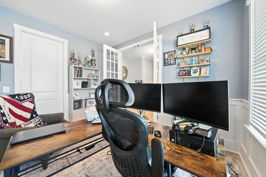 Furnished interior view inside a new home in , Ravenel (Image 6).