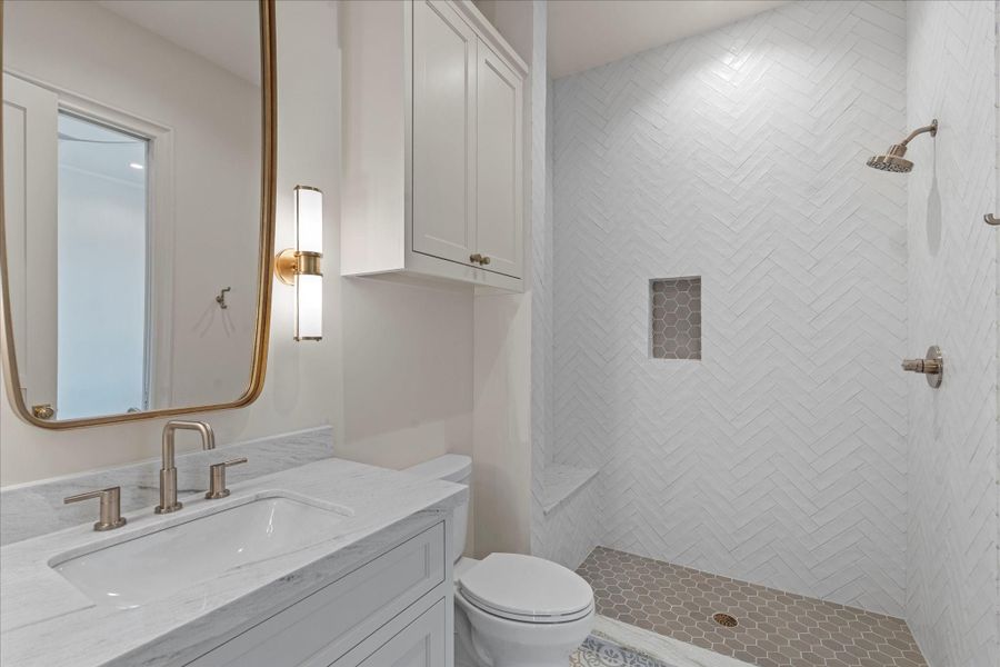 Fourth bedroom/guest bathroom.