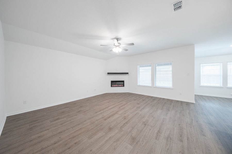 Spacious, unfurnished interior of a new home in Whitewing Trails, Princeton (Image 18).
