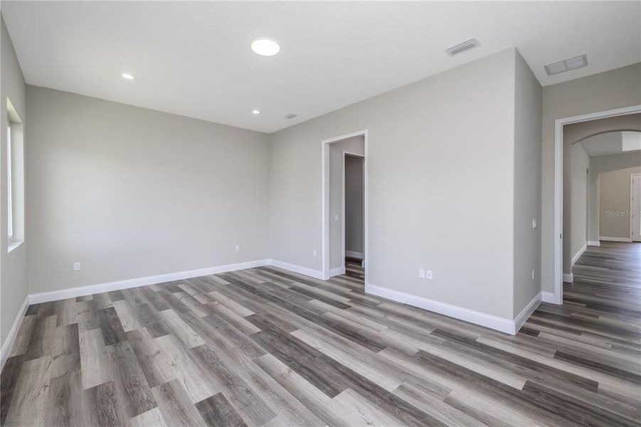 Spacious, unfurnished interior of a new home in , Palm Coast (Image 31).