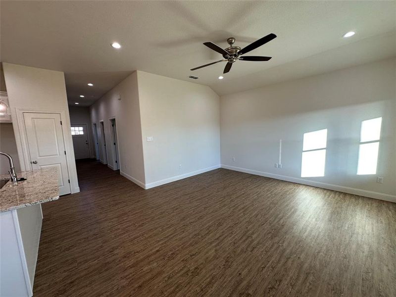 Spacious, unfurnished interior of a new home in , Abilene (Image 13).