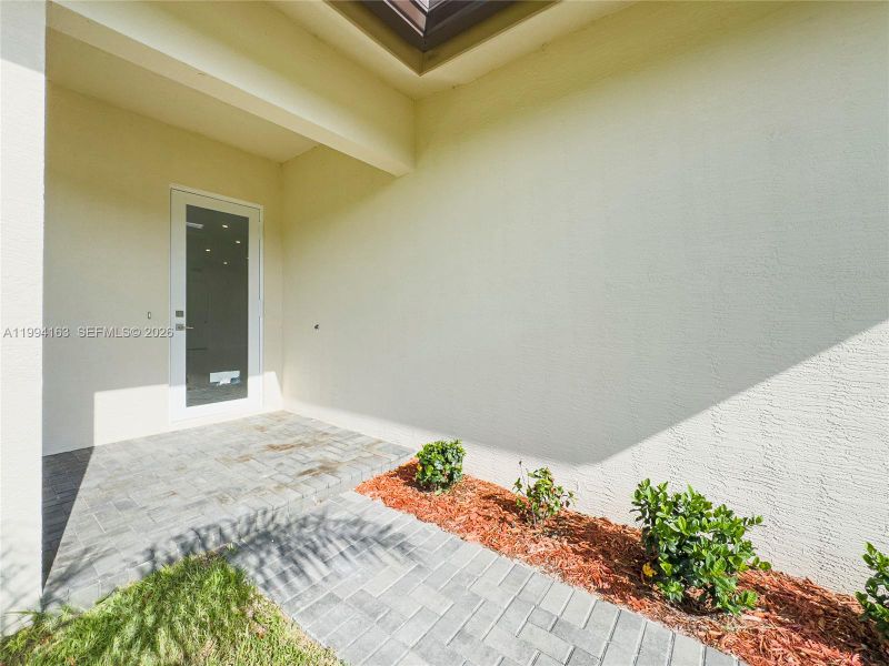 Exterior details and patio area of a home in , Port St. Lucie (Image 4).