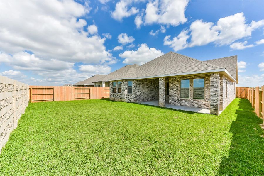 Exterior details and patio area of a home in River Ranch Meadows, Dayton (Image 24).