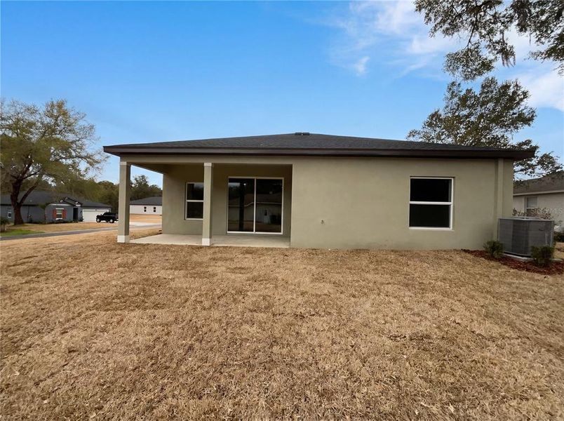 Exterior details and patio area of a home in Grand Park, Dunnellon (Image 3).