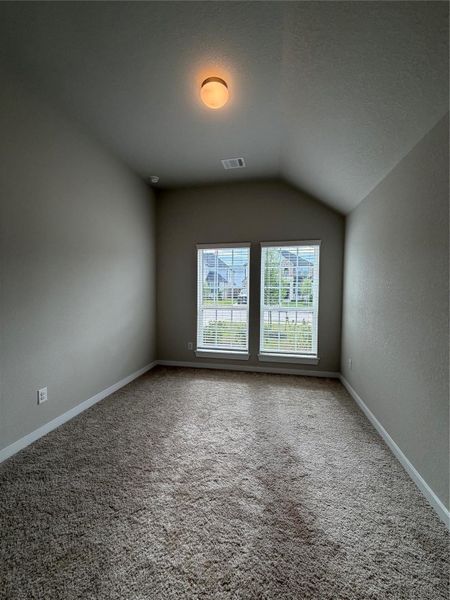 Spacious, unfurnished interior of a new home in Morton Creek Ranch, Katy (Image 12).