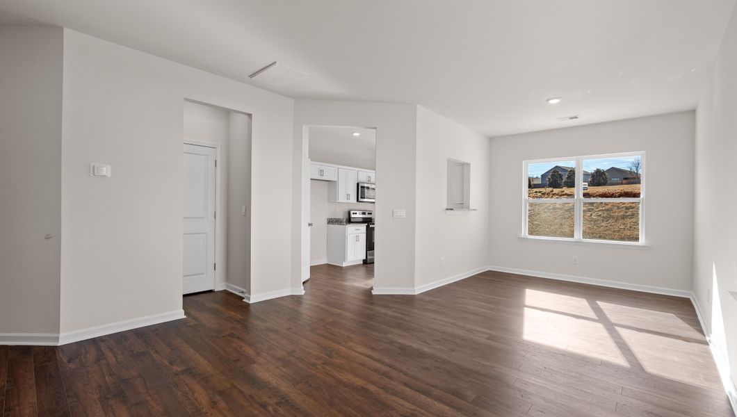 Spacious, unfurnished interior of a new home in Tanglewood Townes, Greenville (Image 14).