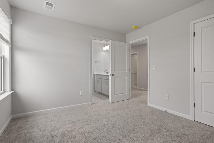 Spacious, unfurnished interior of a new home in The Pier South, Seneca (Image 21). Spacious, unfurnished interior of a new home in The Pier South, Seneca (Image 21).