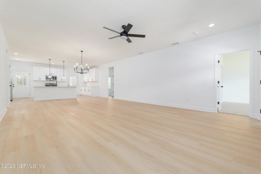 Spacious, unfurnished interior of a new home in , Middleburg (Image 15).
