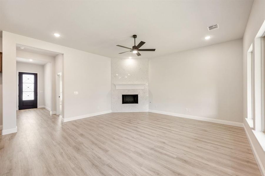 Spacious, unfurnished interior of a new home in Sunset Ridge, Alvarado (Image 26).