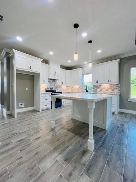 Furnished interior view inside a new home in , Vidor (Image 8).