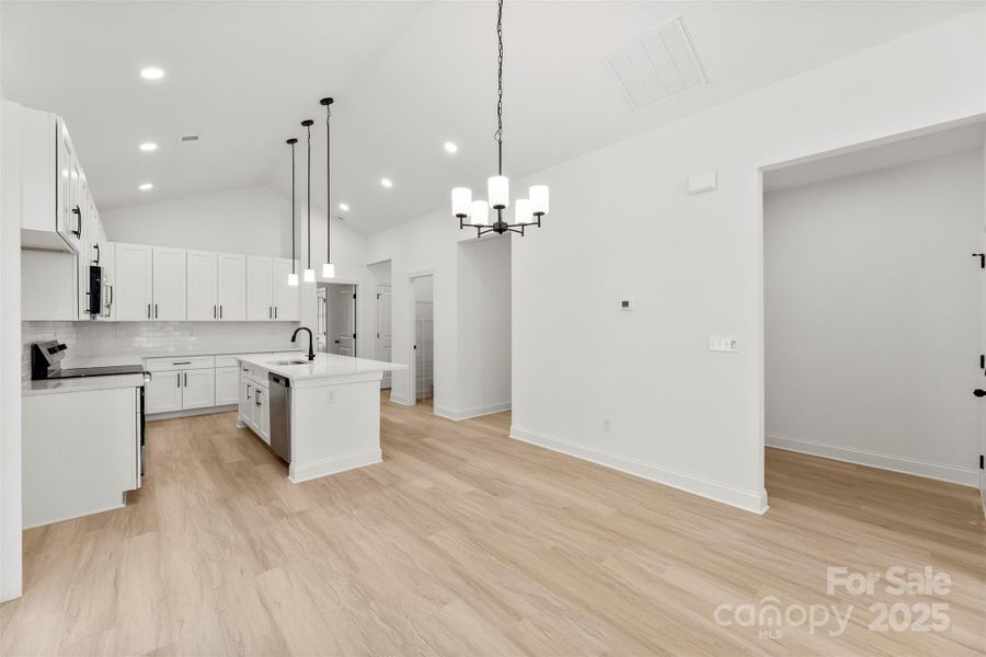 Dining Area & Kitchen