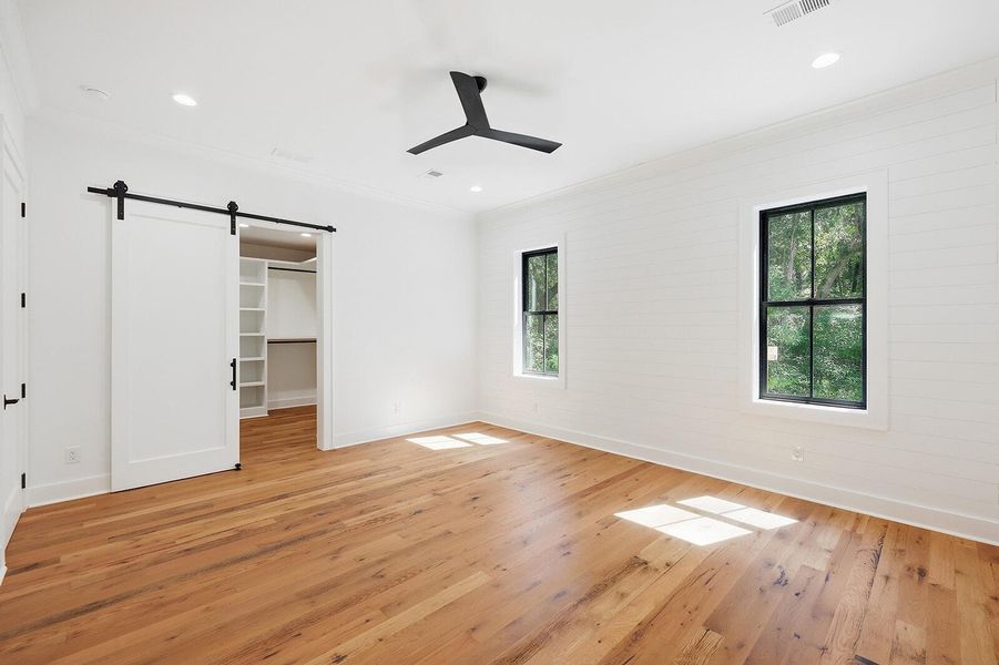Spacious, unfurnished interior of a new home in , Seabrook (Image 57).
