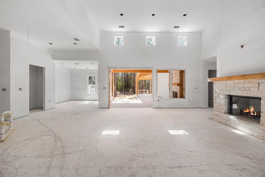 Spacious, unfurnished interior of a new home in , Waller (Image 6).