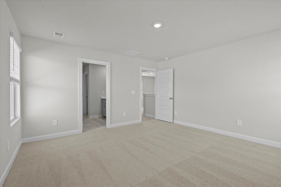 Spacious, unfurnished interior of a new home in Creek Ridge - Heritage Collection, Spartanburg (Image 17).