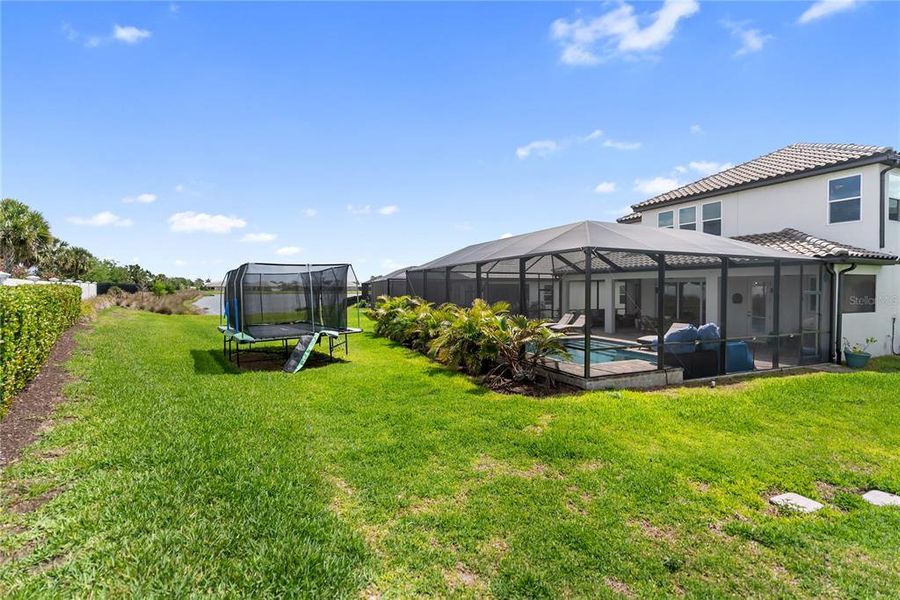 Exterior details and patio area of a home in , Bradenton (Image 30).