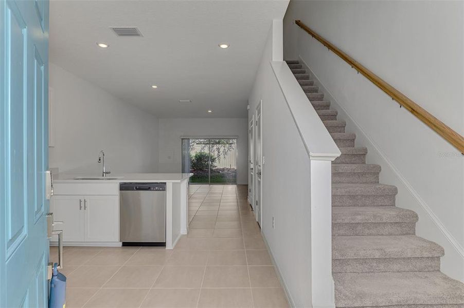 Spacious, unfurnished interior of a new home in , Sarasota (Image 22).