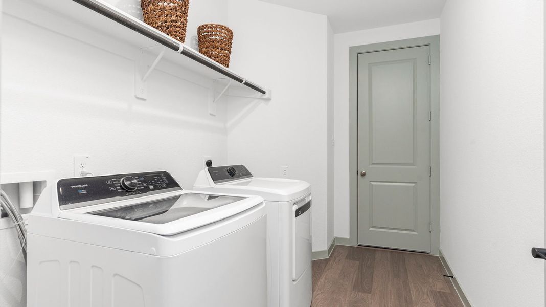 Representative interior finishes for a home built from the Colby by D.R. Horton in Lago Mar, Texas City (Image 18).