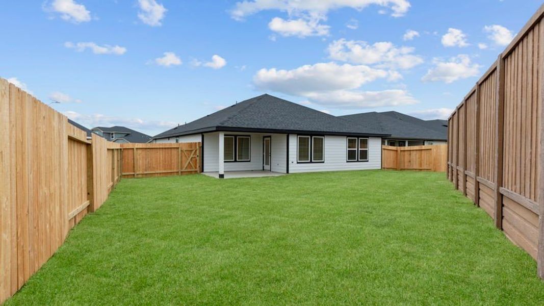 Exterior details and patio area of a home in Tamarron, Fulshear (Image 19).