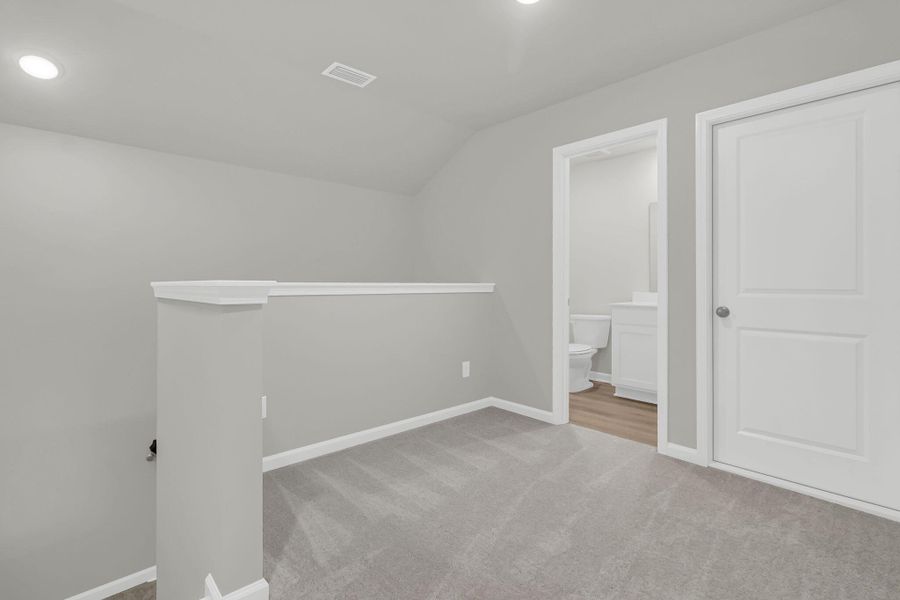 Spacious, unfurnished interior of a new home in Hammock Walk at Nexton, Summerville (Image 29).