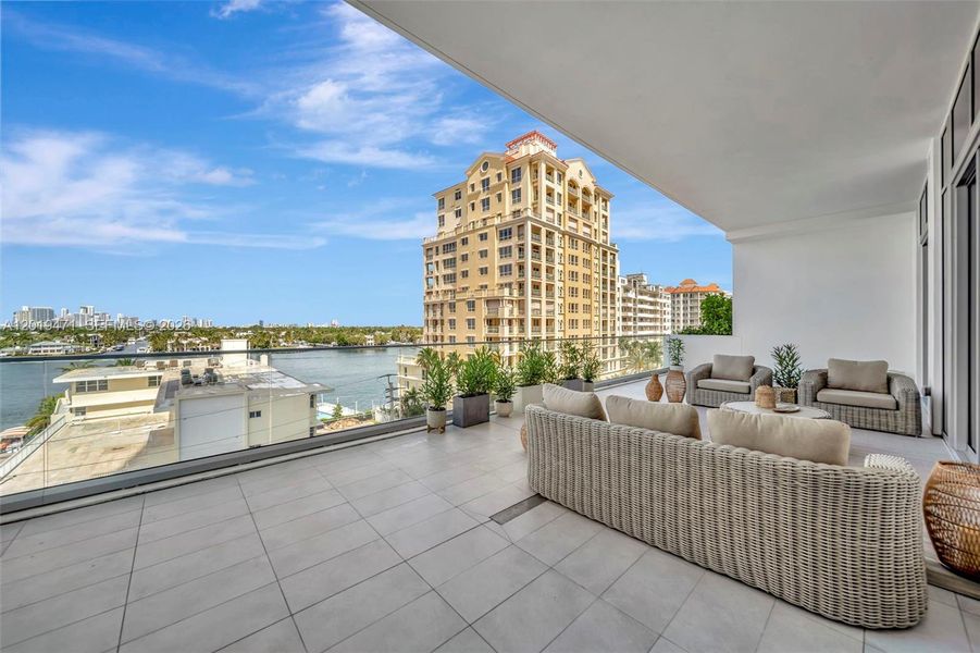 Condo located in Fort Lauderdale, FL showcasing its design and architecture (Image 28).