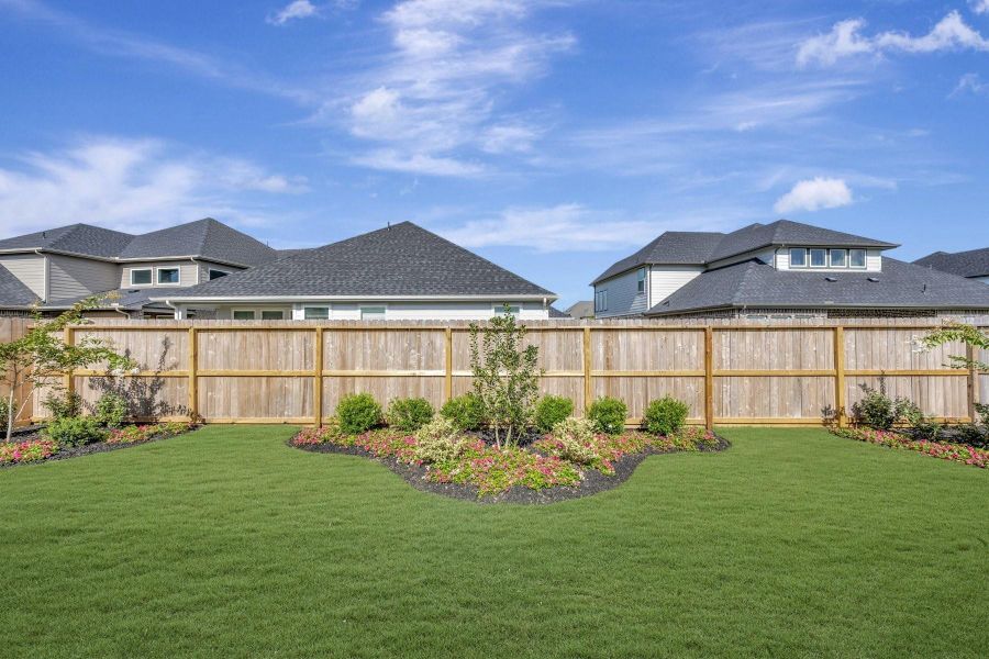 Amazing backyard with lush landscaping! Amazing backyard with lush landscaping!