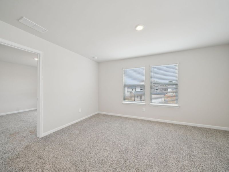 Spacious, unfurnished interior of a new home in Hawthorne Station, College Park (Image 15).