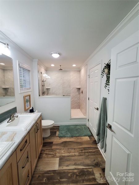 Furnished interior view inside a new home in , Olin (Image 30).