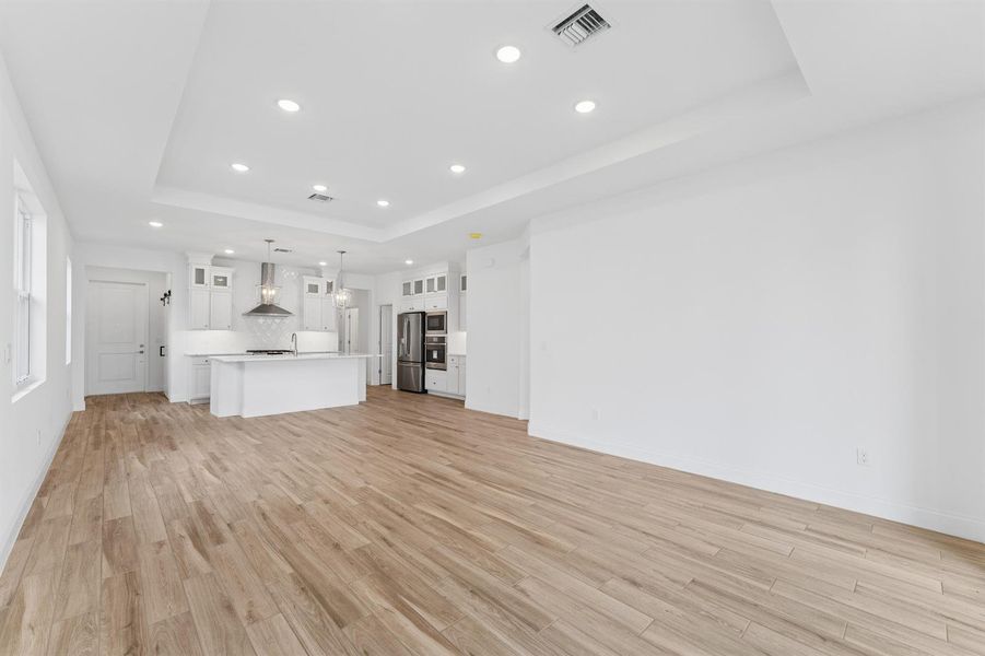 Kitchen, Great Room & Dining Area Kitchen, Great Room & Dining Area