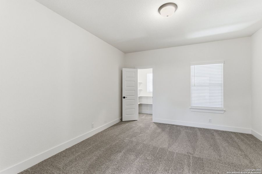 Spacious, unfurnished interior of a new home in Buffalo Crossing, Cibolo (Image 39).