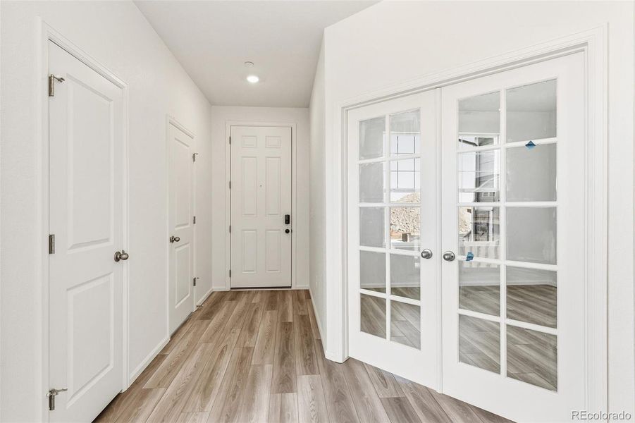 Spacious, unfurnished interior of a new home in Turnberry, Commerce City (Image 28).