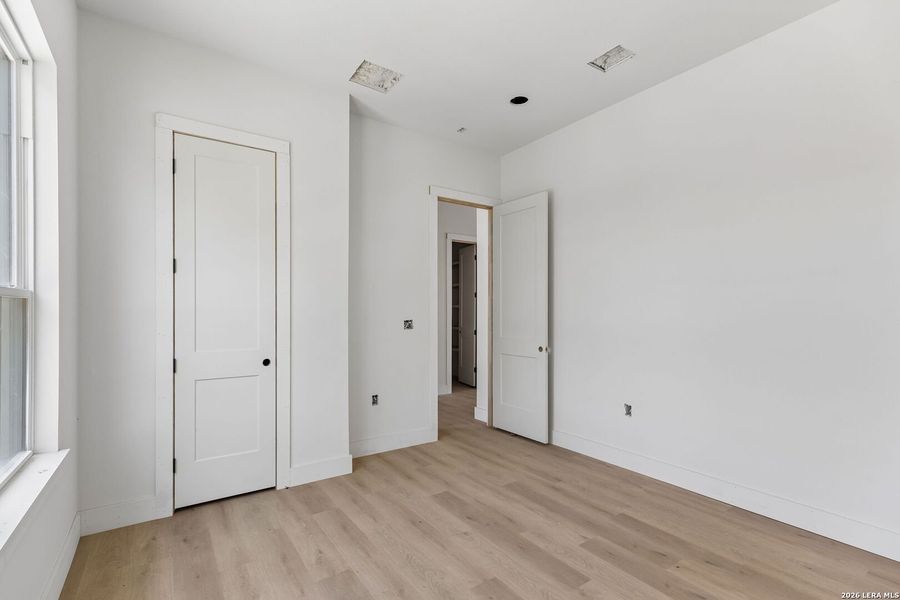 Spacious, unfurnished interior of a new home in , Horseshoe Bay (Image 13).