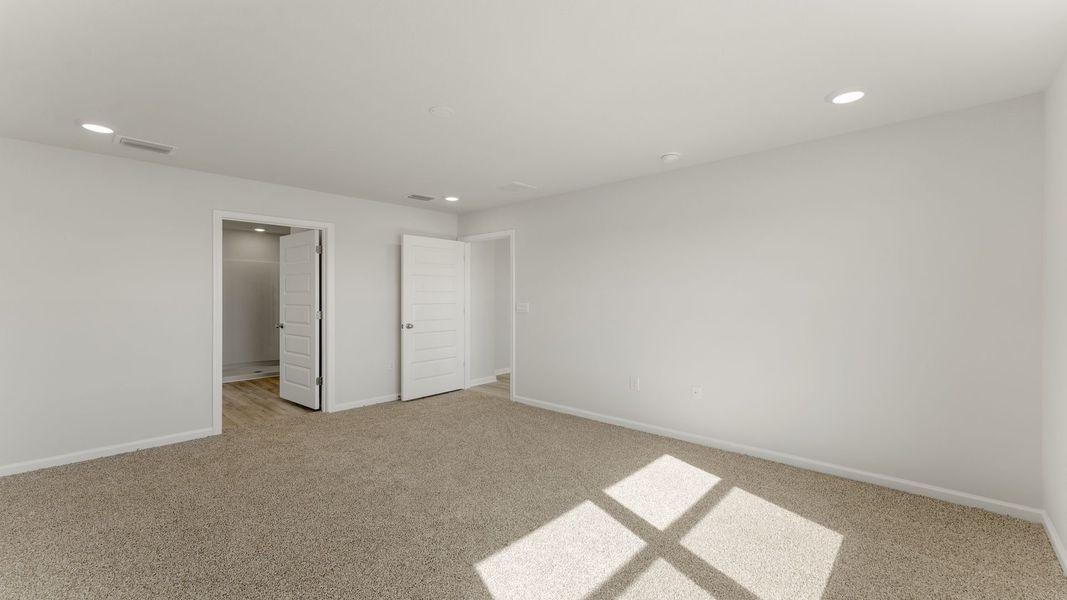 Spacious, unfurnished interior of a new home in Sunny Hills, Chipley (Image 18).