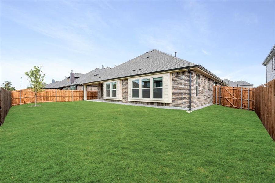 Front exterior of a new home in West Crossing, Anna, TX, highlighting curb appeal (Image 23). Front exterior of a new home in West Crossing, Anna, TX, highlighting curb appeal (Image 23).
