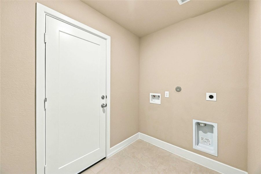 Spacious, unfurnished interior of a new home in Crockett Meadows, Conroe (Image 16).