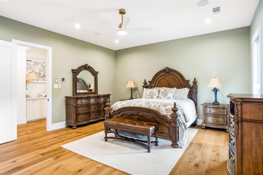 Furnished interior view inside a new home in , Dallas (Image 16).