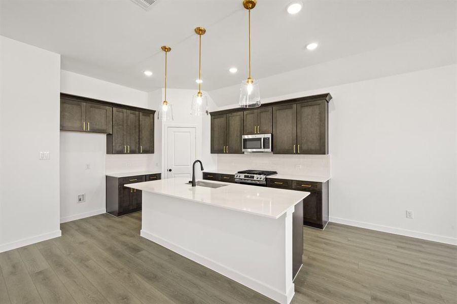 16_673 Tyronza- Kitchen-1