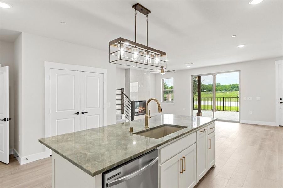 016-2884Enfield-TheColony-TX-75056-Kitchen.jpg-SMALL 016-2884Enfield-TheColony-TX-75056-Kitchen.jpg-SMALL