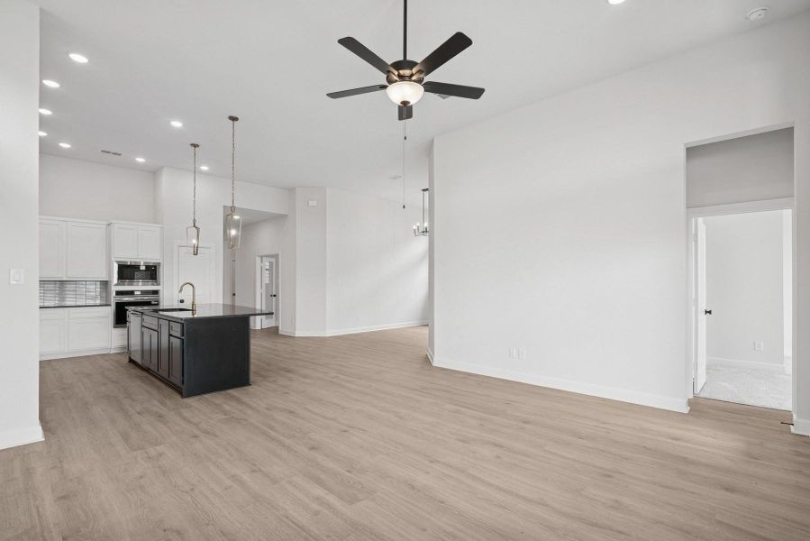 Spacious, unfurnished interior of a new home in Grange - Reserve Collection, Katy (Image 20).