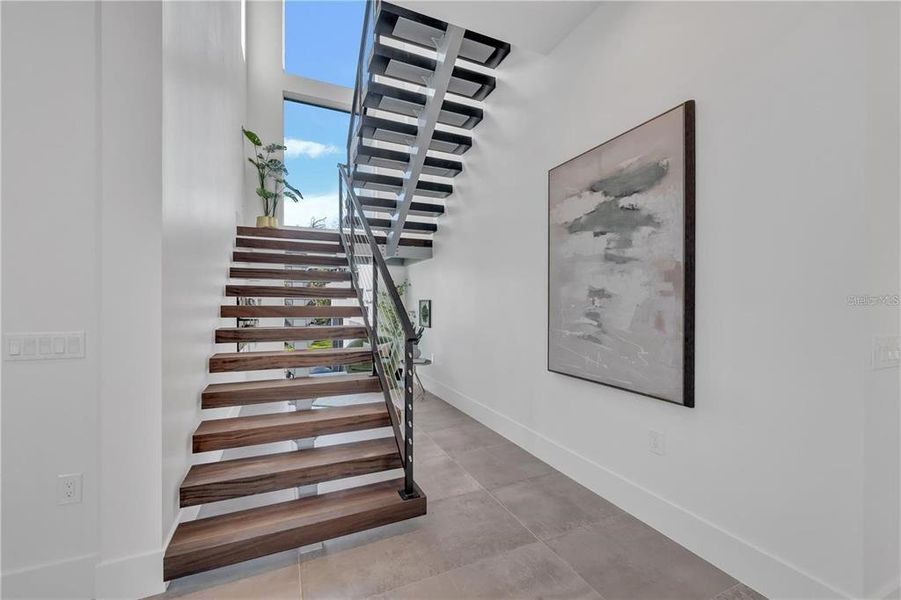 Spacious, unfurnished interior of a new home in , Sarasota (Image 21).