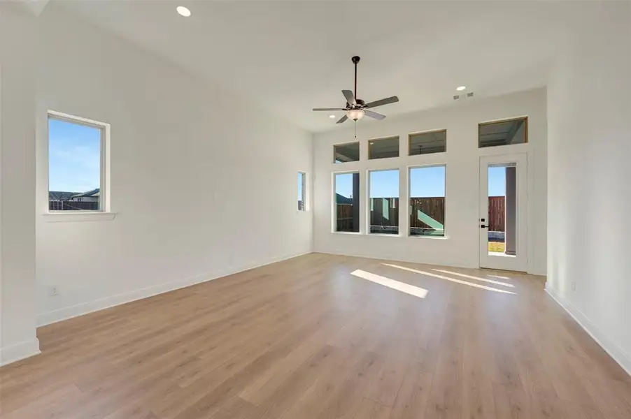 Spacious, unfurnished interior of a new home in Creekshaw – Classic, Royse City (Image 17).