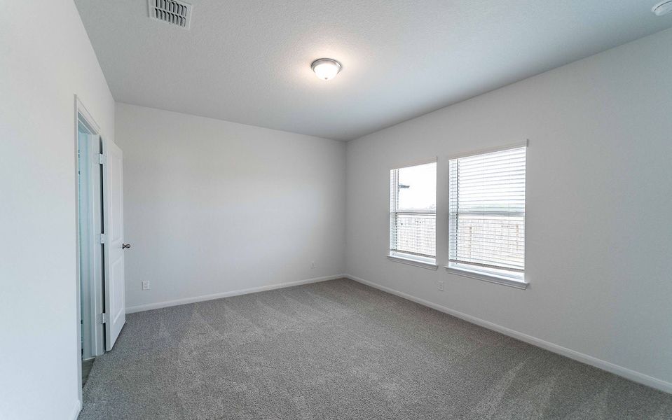 Spacious, unfurnished interior of a new home in Hickory Ridge, Elmendorf (Image 12).