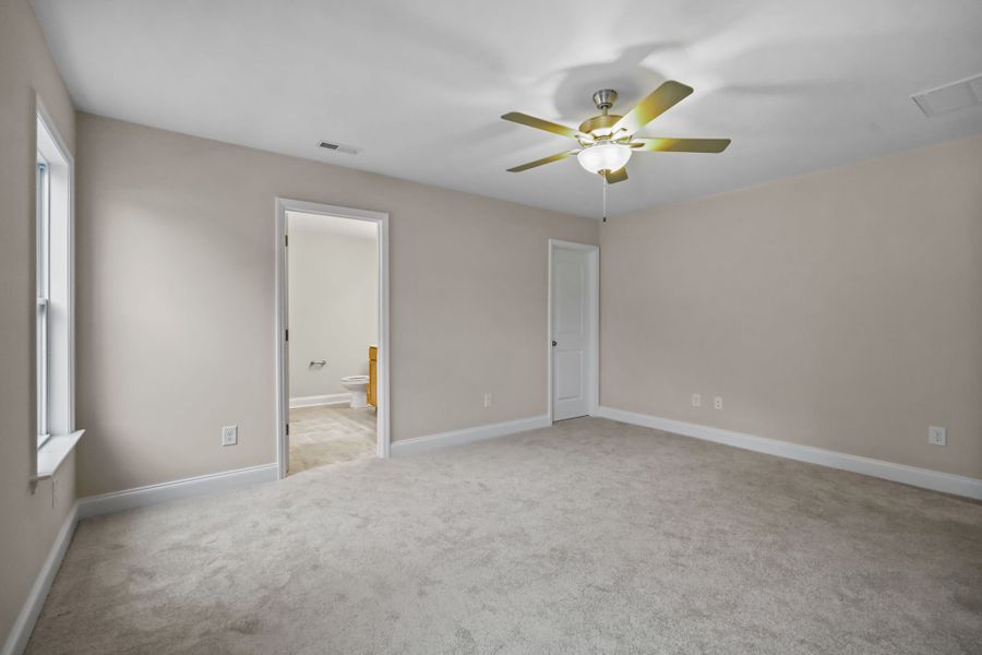 Spacious, unfurnished interior of a new home in Davenport Farms, Winterville (Image 34).