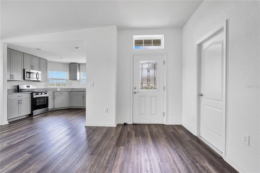 Spacious, unfurnished interior of a new home in Sand Lake Groves, Bartow (Image 13). Spacious, unfurnished interior of a new home in Sand Lake Groves, Bartow (Image 13).