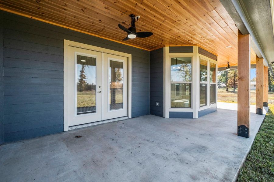 Exterior details and patio area of a home in , Onalaska (Image 27).