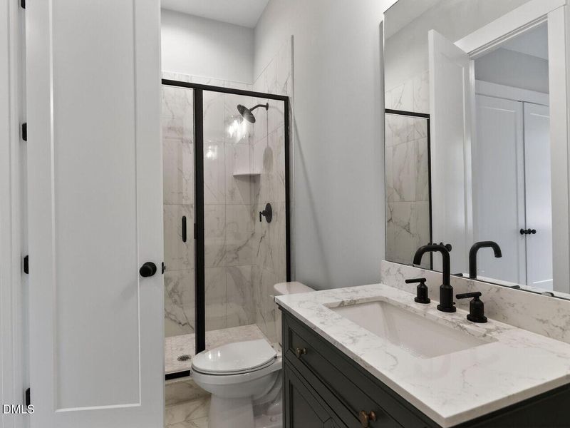 023-1280x960-first-floor-full-bathroom 023-1280x960-first-floor-full-bathroom